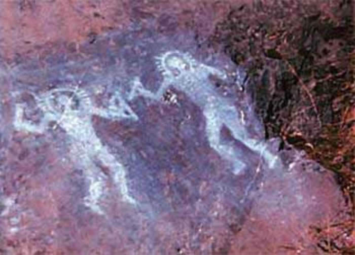 10,000 year old alien cave painting from Val Camonica, Italy showing two beings in protective suits.